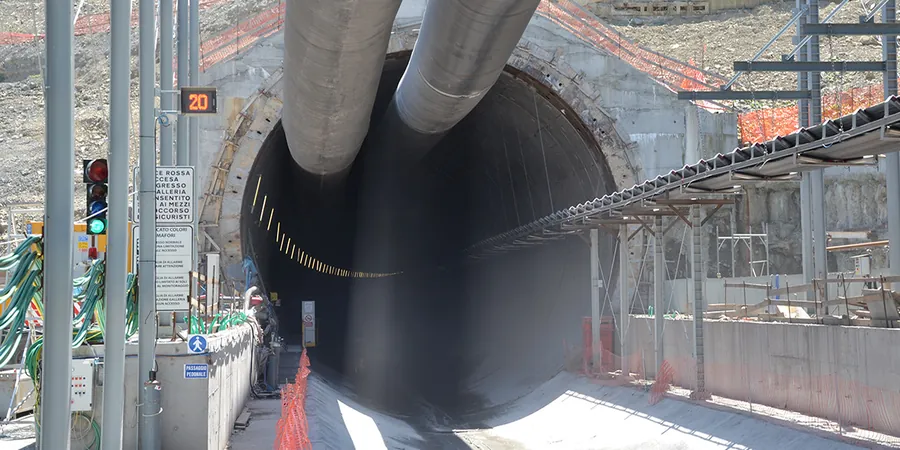 Análise geotécnica para túneis em solo mole em Guarulhos